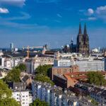 Stadt Köln Deutschland von oben mit dem berühmten Dom - Reisefotografie.